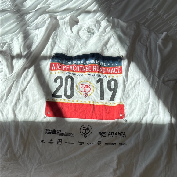 XL Peachtree Road Race T shirt White Graphic Adult Shirt Atlanta GA - Picture 1 of 2